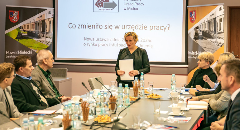 Szkolenie dyrektorów i kierowników ośrodków pomocy społecznej z terenu Powiatu Mieleckiego.
