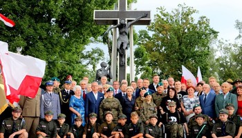 Pamiątkowe zdjęcie z obchodów rocznicy P:owstania Warszawskiego z roku 2019. 